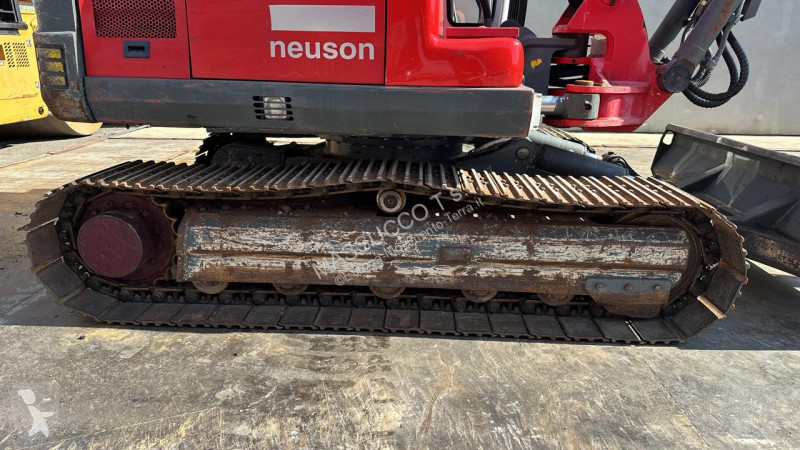 Pelle Neuson 8002