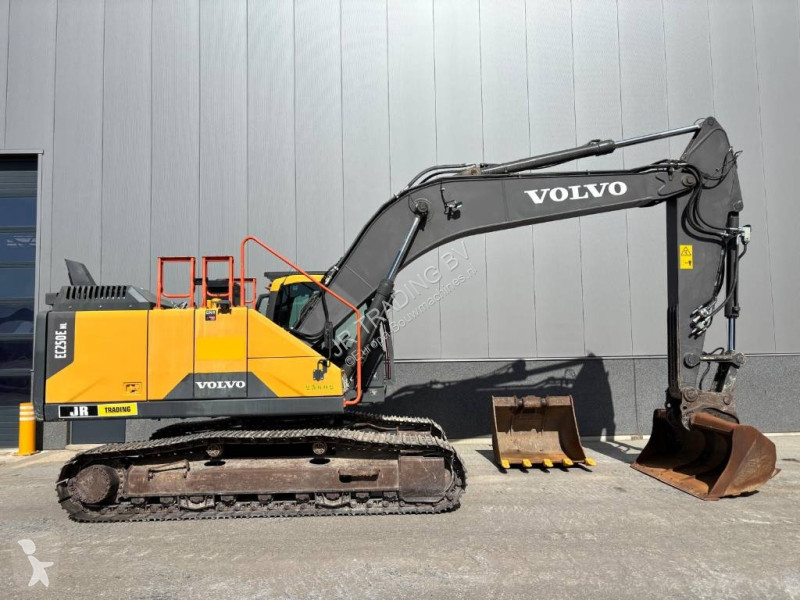 Pelle Volvo 250 ENL (Two buckets)