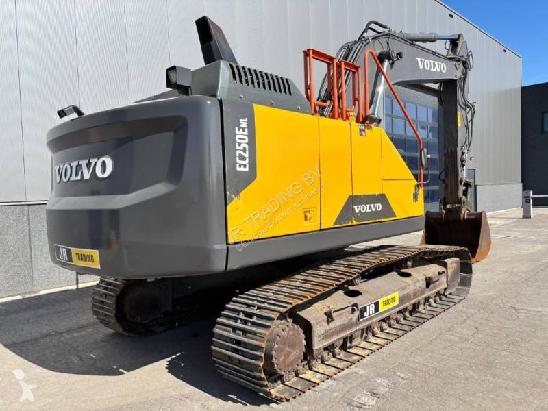 Excavadora Volvo 250 ENL (Two Buckets)