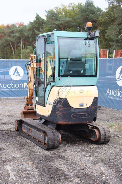 جرافة Yanmar SV22