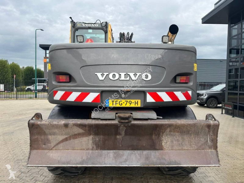 Багер Volvo