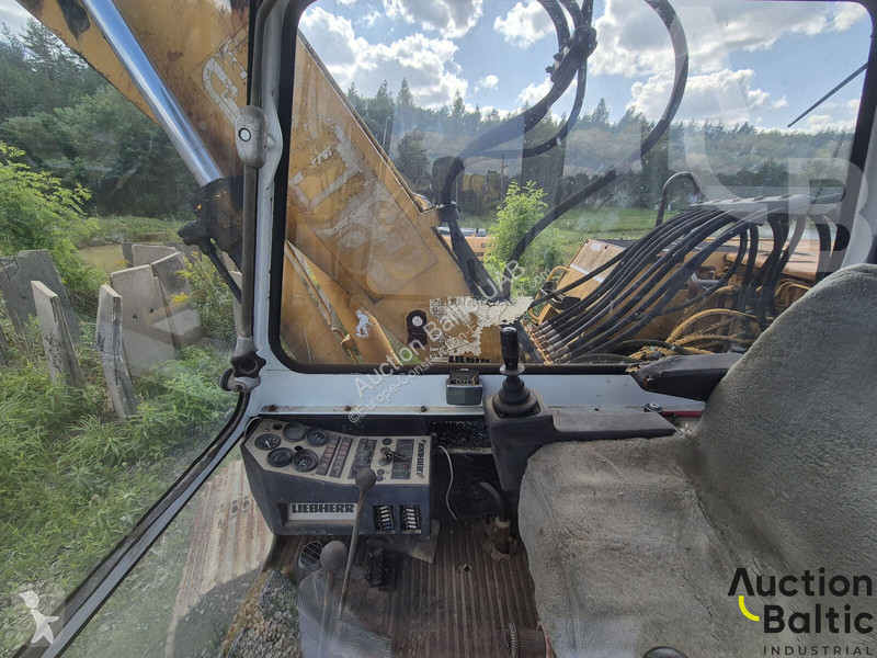 Багер Liebherr R 902