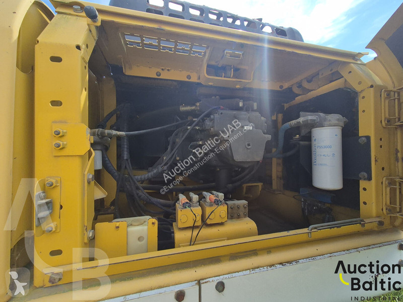 Багер Komatsu HD-8