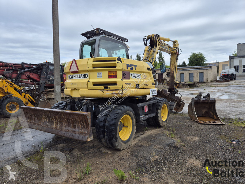 Pelle New Holland 36