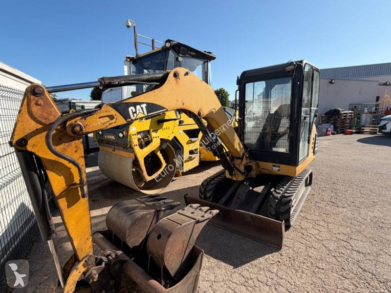 Екскаватор Caterpillar