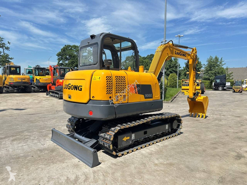 Escavadora LiuGong CLG906E