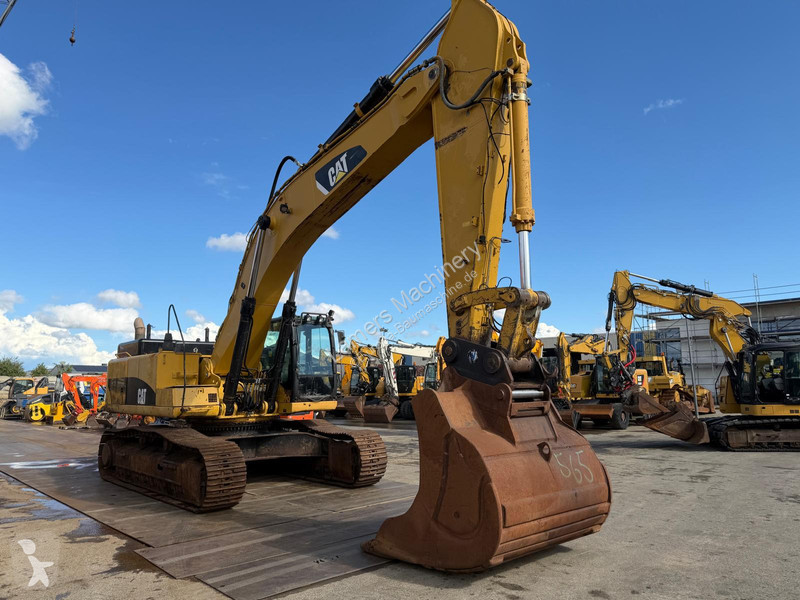 Екскаватор Caterpillar
