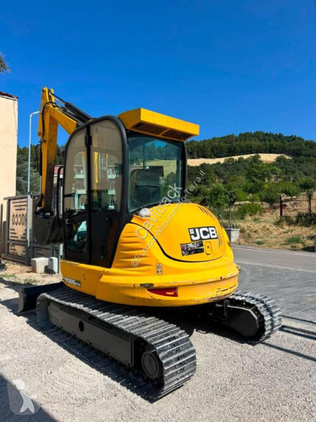 Екскаватор JCB