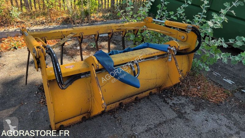 Renault DIVERS excavator