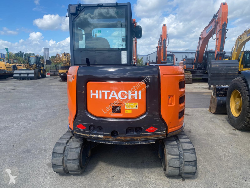 Экскаватор Hitachi ZX65U .