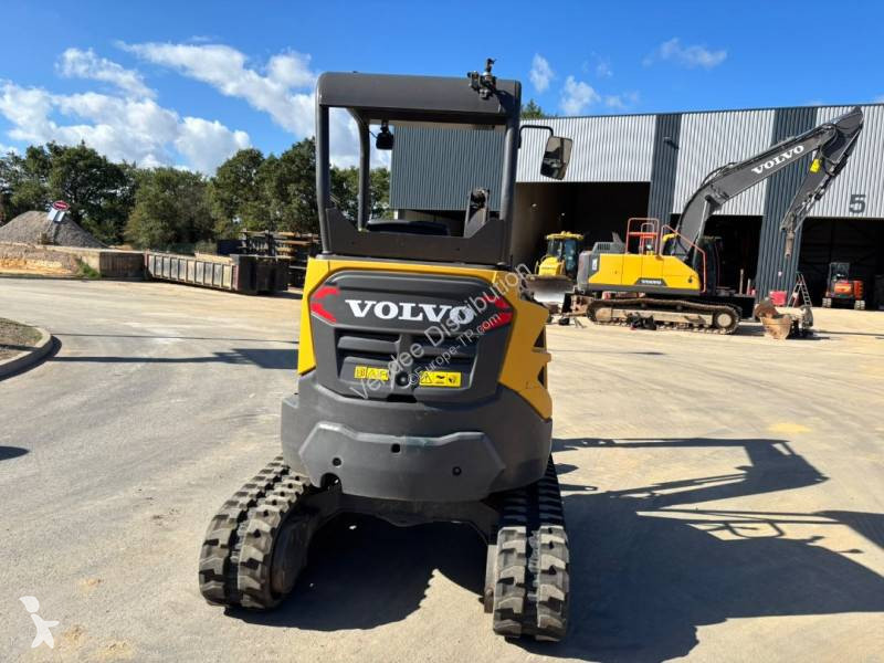 Escavadora Volvo ECR25D