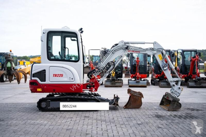 Экскаватор Takeuchi TB225