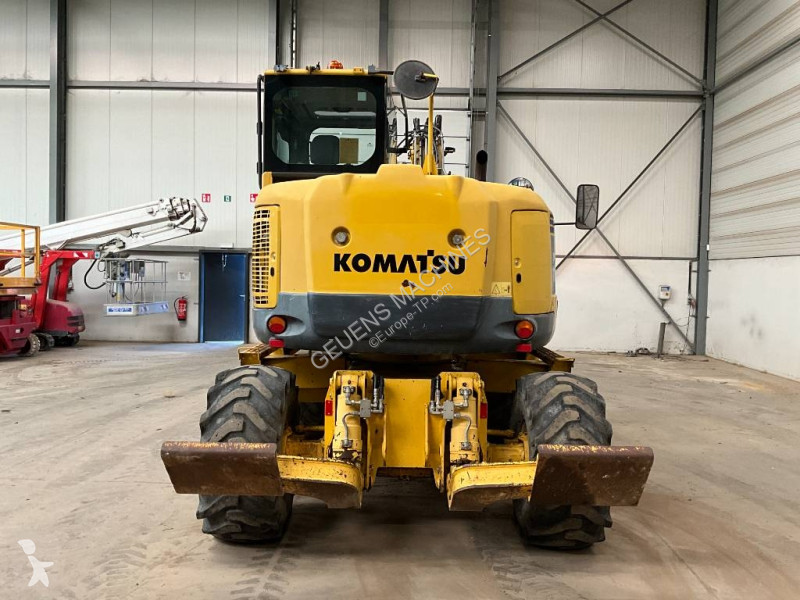 Экскаватор Komatsu MR8