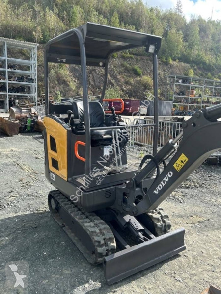 جرافة Volvo EC 15 C