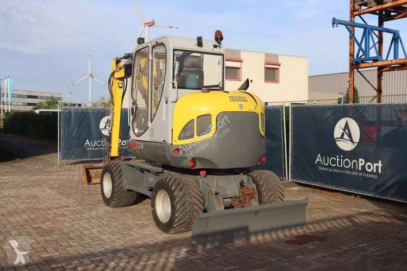 جرافة Neuson 6503