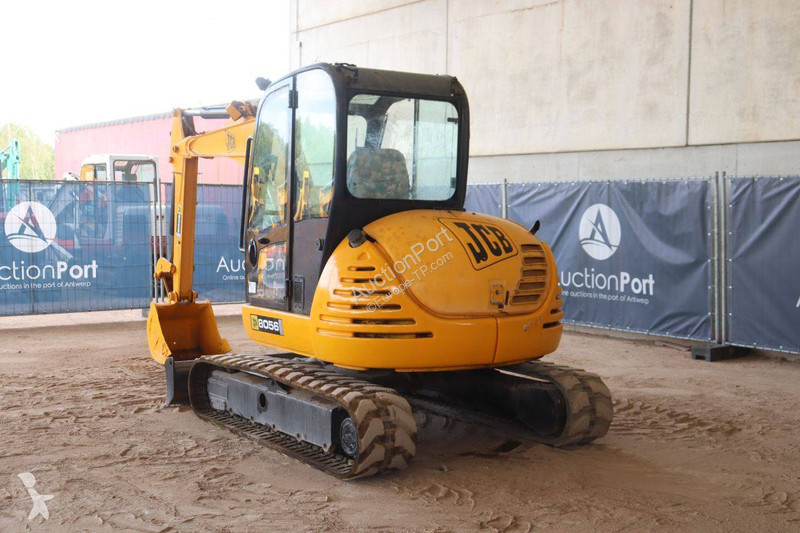 جرافة JCB 8056