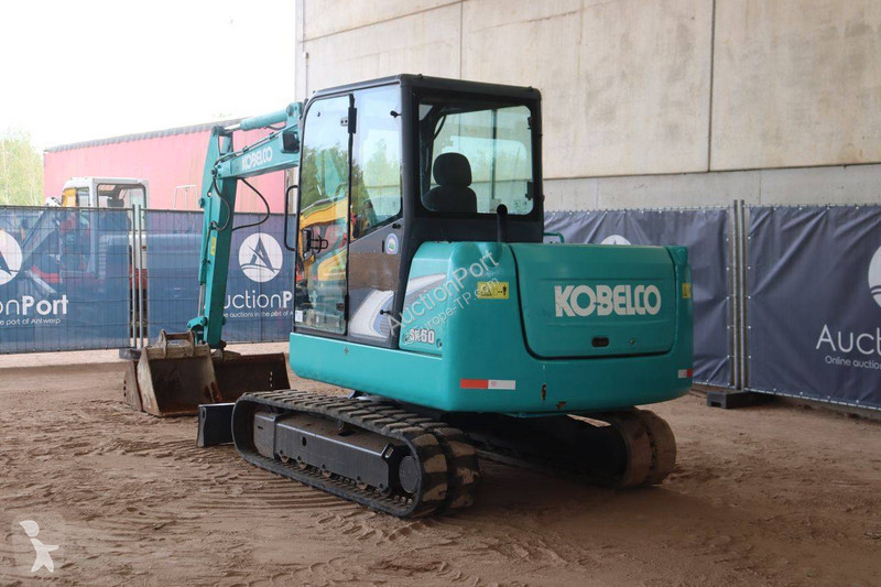 جرافة Kobelco 8