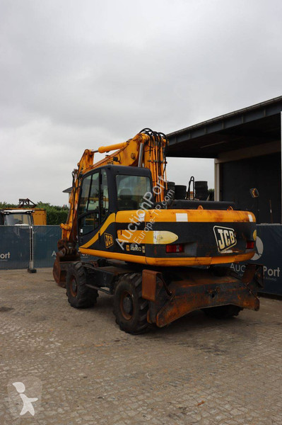 جرافة JCB