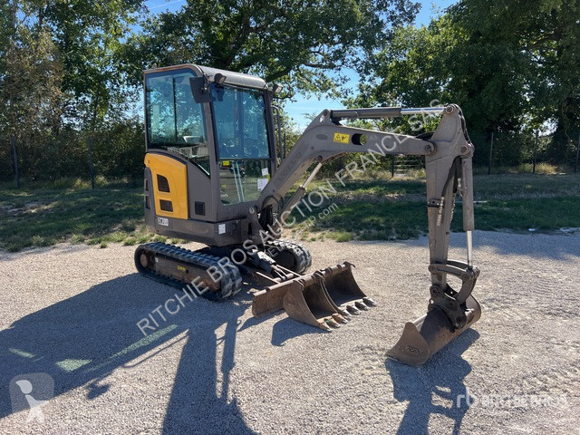 جرافة Volvo  EC20D