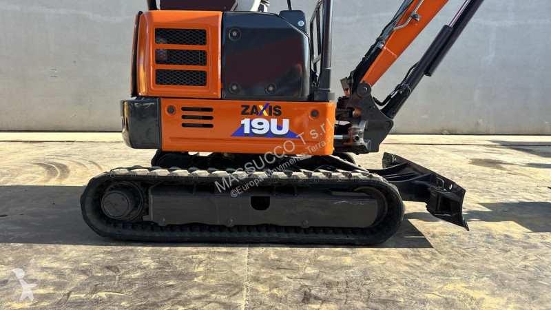 Lopatový nakládač Hitachi ZX19U-5A YR