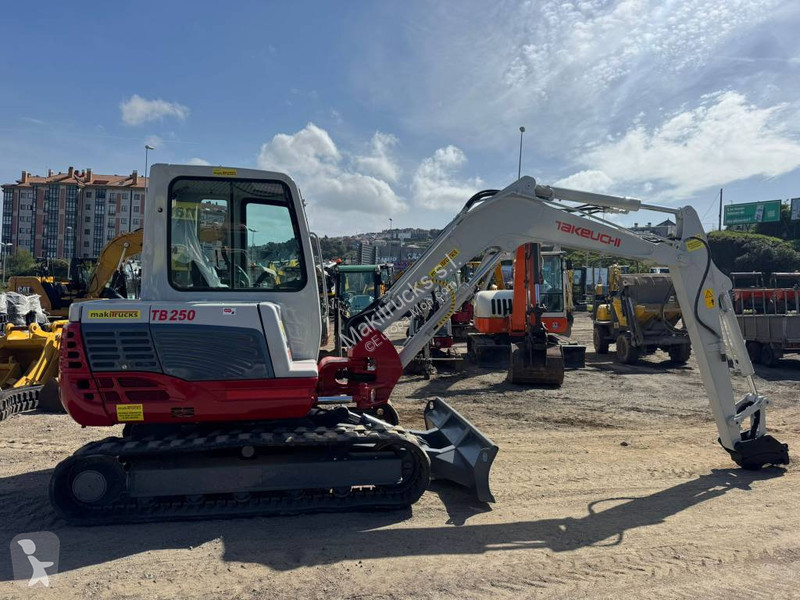 Skovel Takeuchi