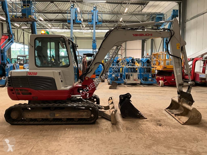 Skovel Takeuchi