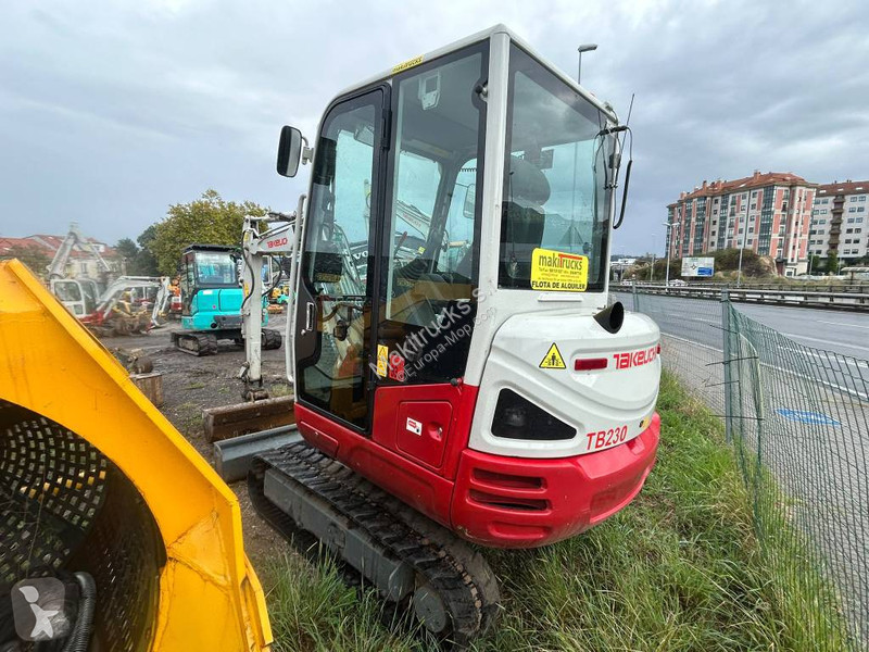 Pelle Takeuchi 230