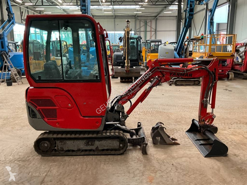 Lopatový nakládač Yanmar SV 16