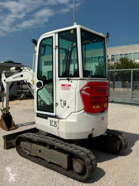 Pelle Volvo ECR25D