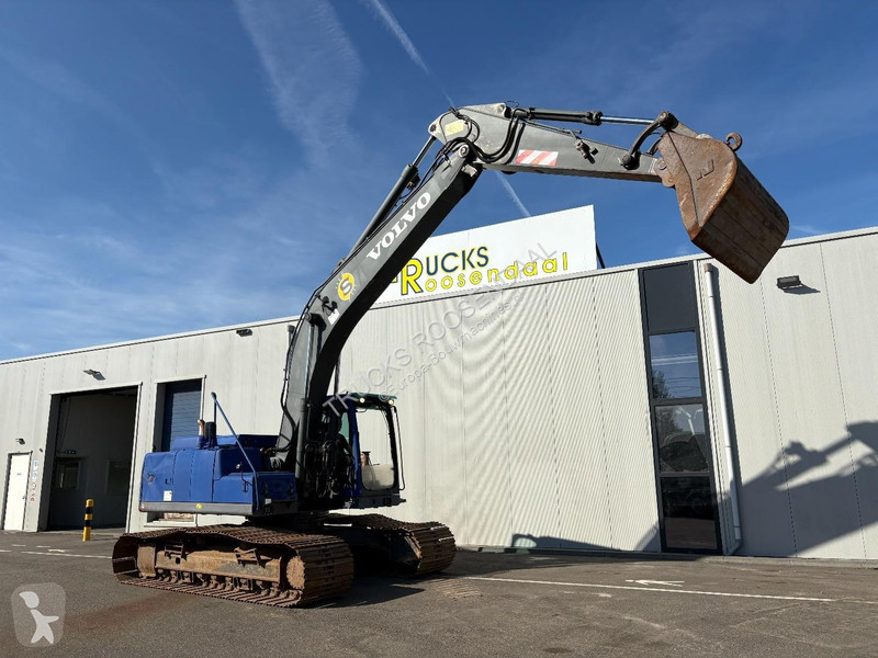 Pelle Volvo + 4870 Hours + bucket + fully...