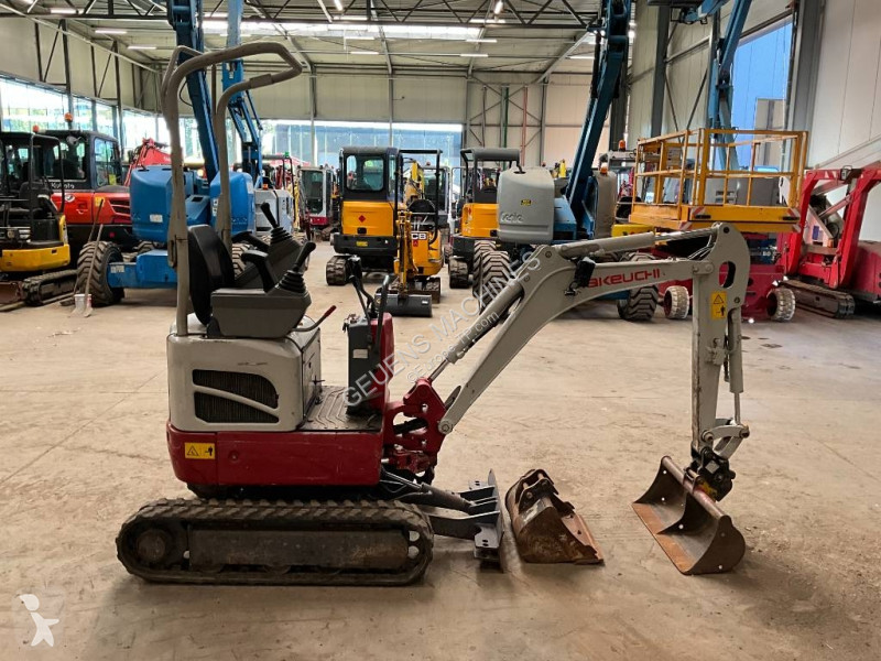 جرافة Takeuchi TB 210 R