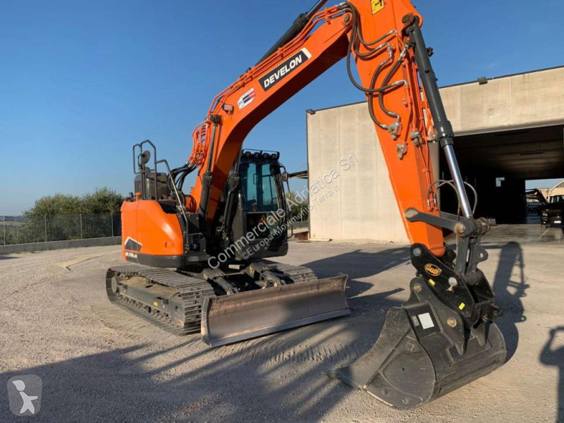 Pelle Develon DX245 NHD