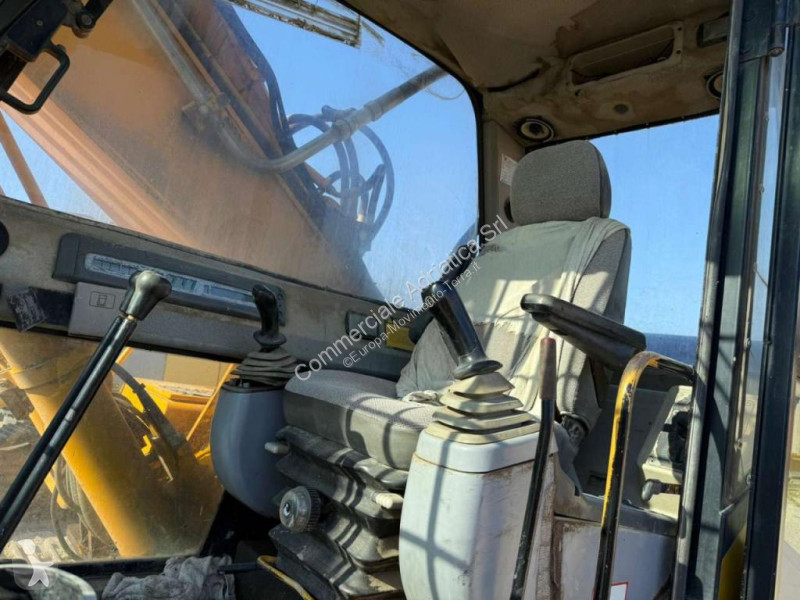 جرافة JCB 220
