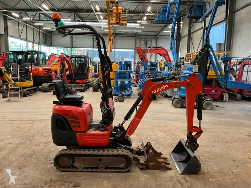 Багер Kubota 0083