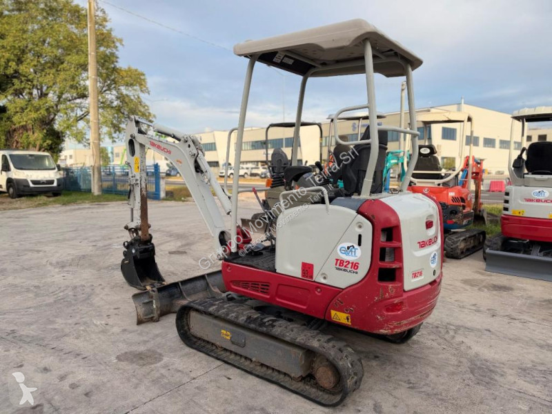 جرافة Takeuchi TB216