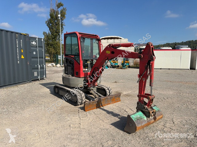 Багер Volvo ECR25D