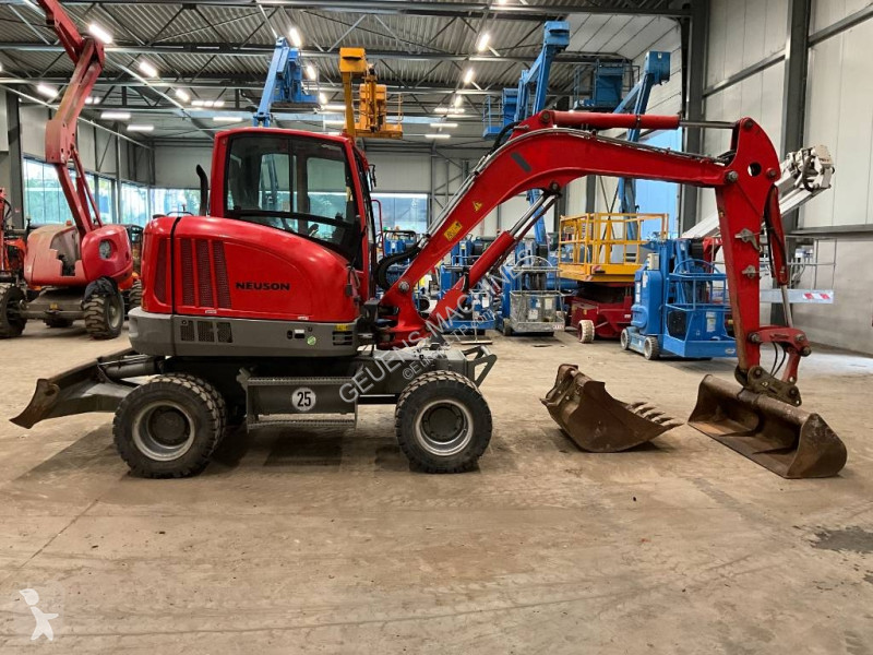 Багер Neuson EW 65