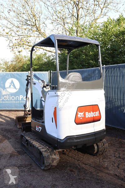 Багер Bobcat E17