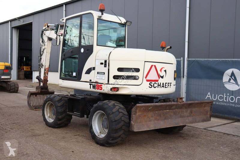 جرافة Schaeff TW85