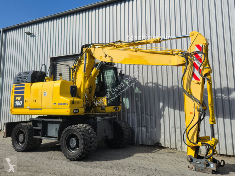 Escavadora Komatsu 11