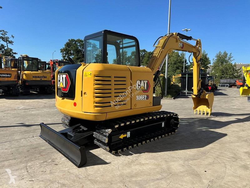 Escavadora Caterpillar