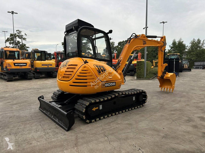 Escavadora JCB 8056