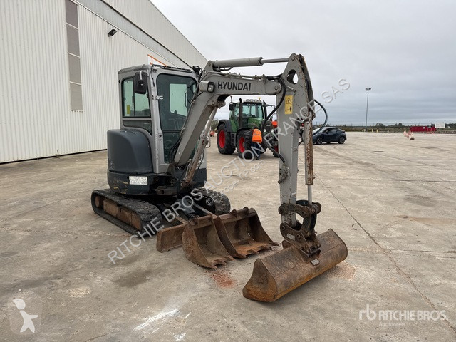 Escavadora Hyundai Robex 27Z9