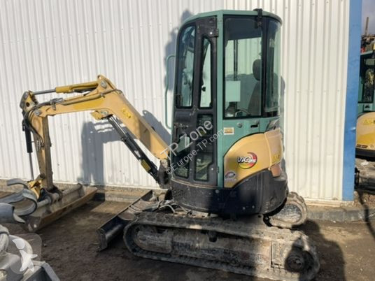 Escavatore Yanmar vio25-4 cabine