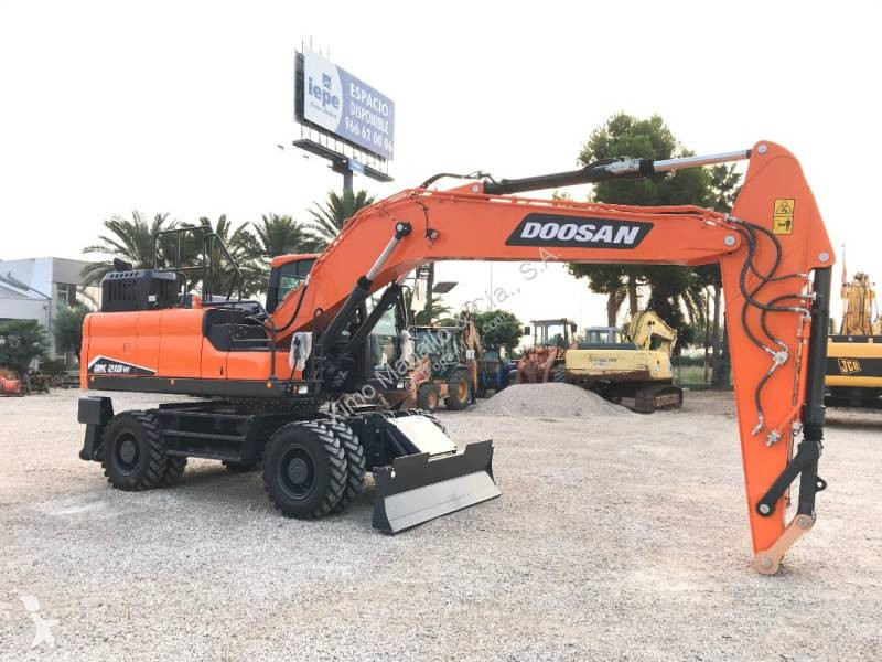 Escavadora Doosan DX210W-7
