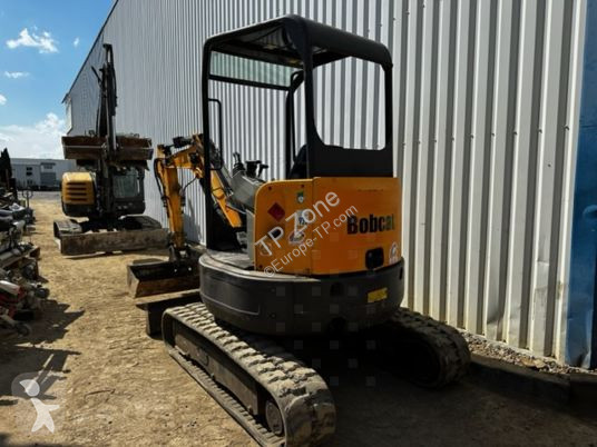 Escavadora Bobcat e26