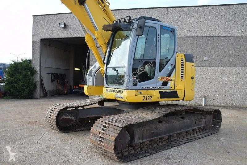 Escavatore New Holland Kobelco E235B SR-LCT