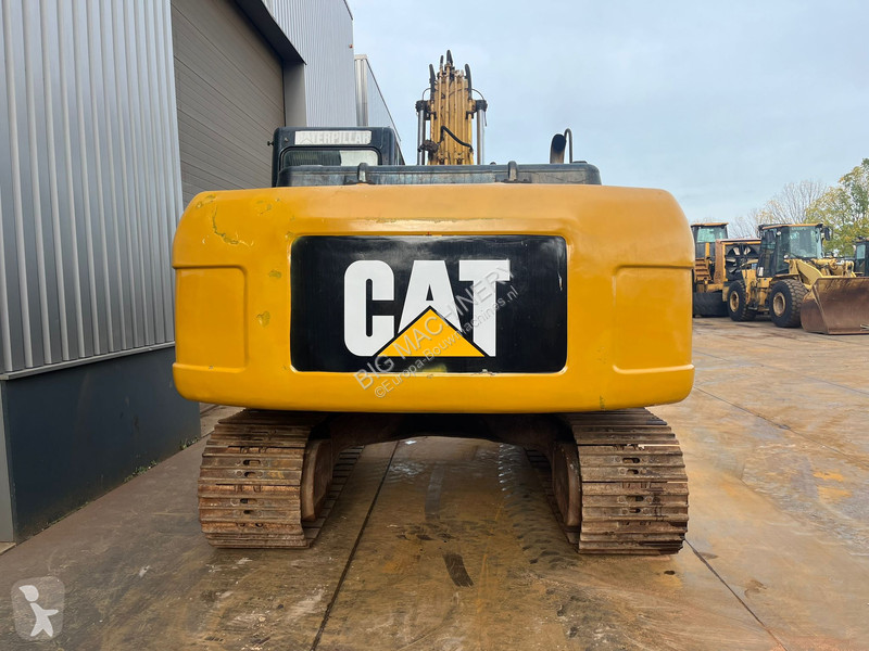 Excavator Caterpillar - bucket with teeth