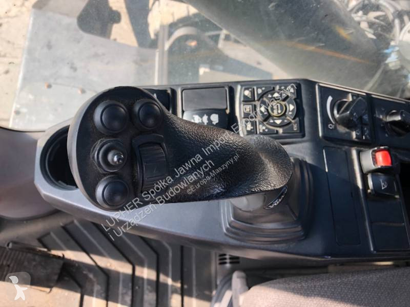 Escavadora Volvo EW240EMH