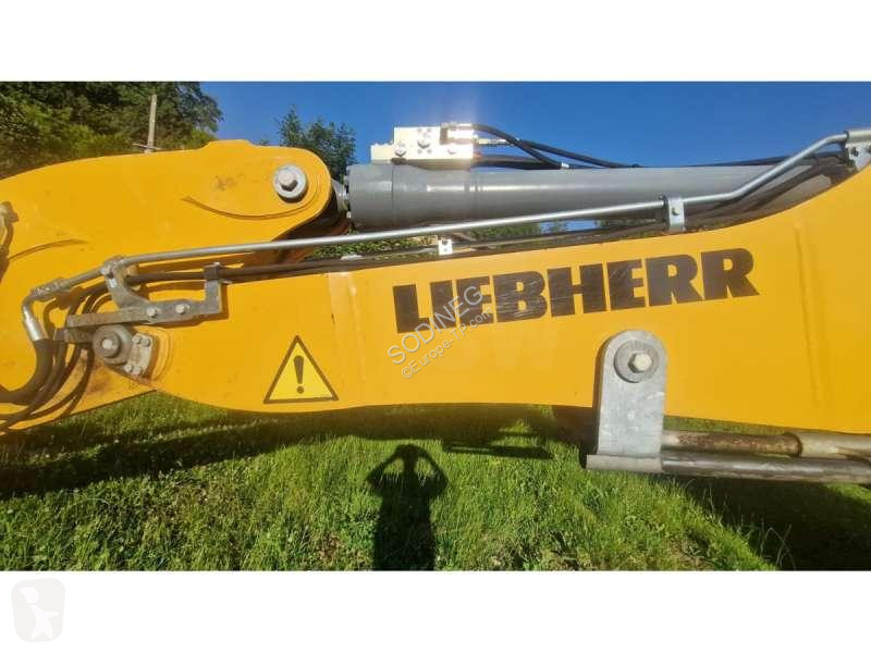 Lopatový nakládač Liebherr A COMPACT